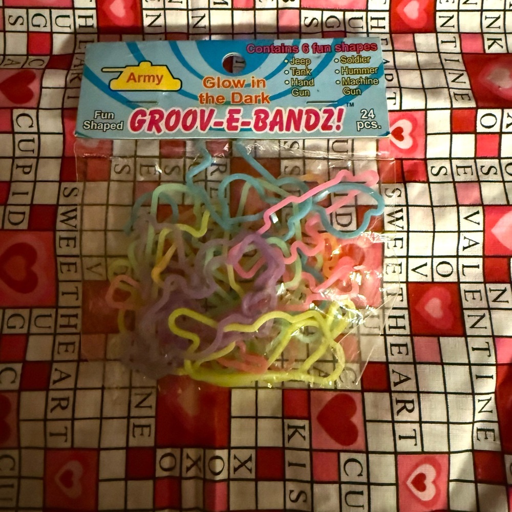 Groov-E-Bandz Glow-in-the-Dark Army Fun Shaped Rubber Bands - Multicolor